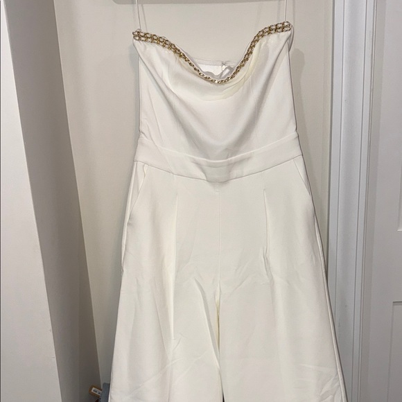 Elegant White Bootcut Strapless Jumpsuit with Gold Chain Detail - Picture 1 of 2